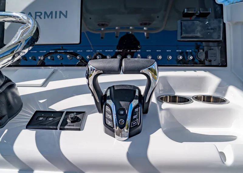 Slide: The Image of Sea Hunt Ultra 265 SE 2026 - 23