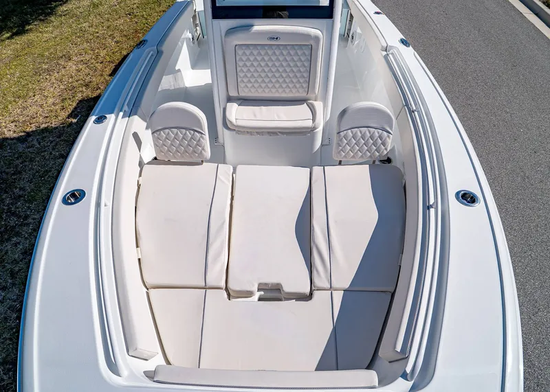 Slide: The Image of Sea Hunt Ultra 265 SE 2026 - 24