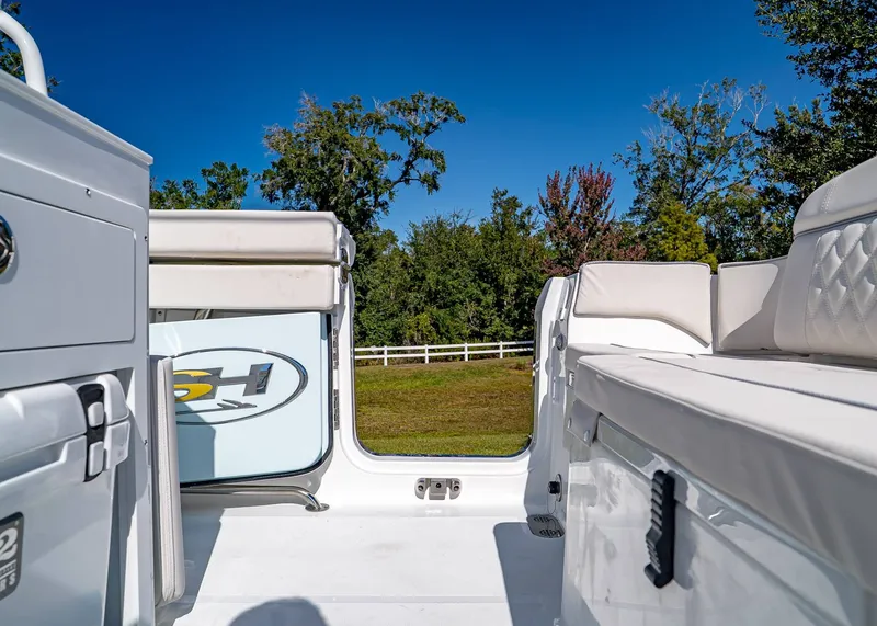 Slide: The Image of Sea Hunt Ultra 265 SE 2026 - 12