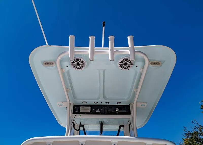 Slide: The Image of Sea Hunt Ultra 265 SE 2026 - 14