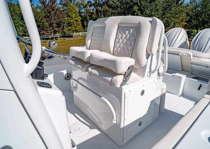 Slide: The Image of Sea Hunt Ultra 265 SE 2026 - 18