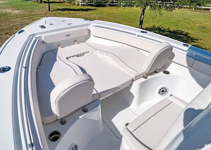 Slide: The Image of Sea Hunt Ultra 265 SE 2026 - 26