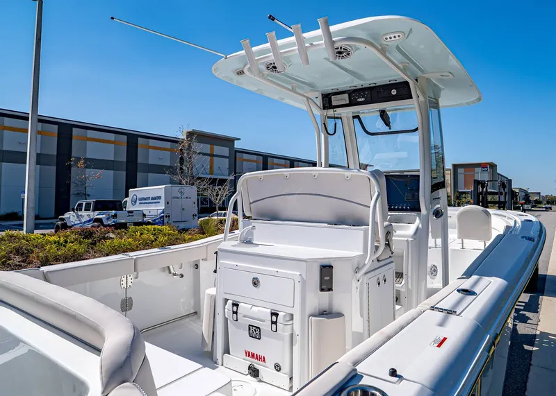 Slide: The Image of Sea Hunt Ultra 265 SE 2026 - 6