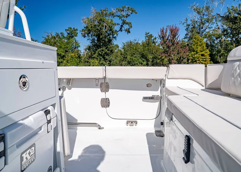 Slide: The Image of Sea Hunt Ultra 265 SE 2026 - 9