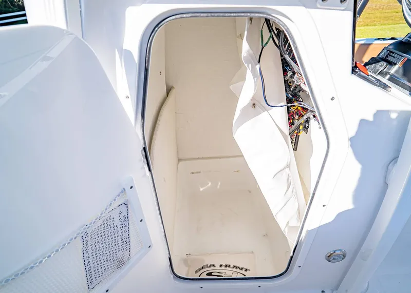 Slide: The Image of Sea Hunt Ultra 229 2026 - 18