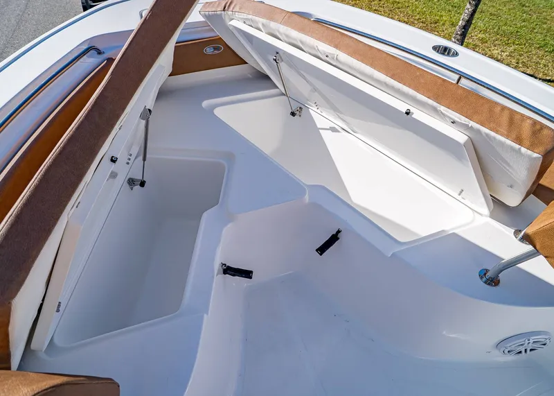 Slide: The Image of Sea Hunt Ultra 229 2026 - 23