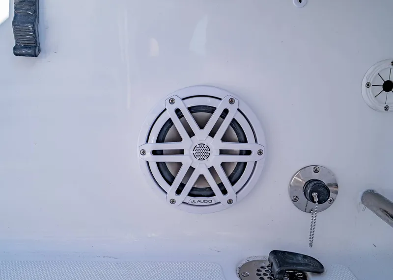 Slide: The Image of Sea Hunt Ultra 229 2026 - 10