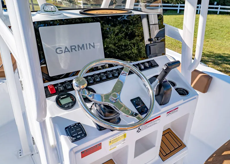 Slide: The Image of Sea Hunt Ultra 229 2026 - 14