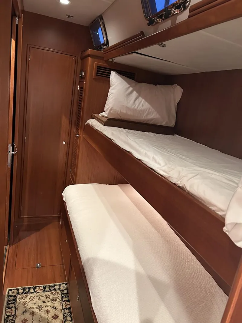 Slide: The Image of Stbd Aft Guest Cabin - 38