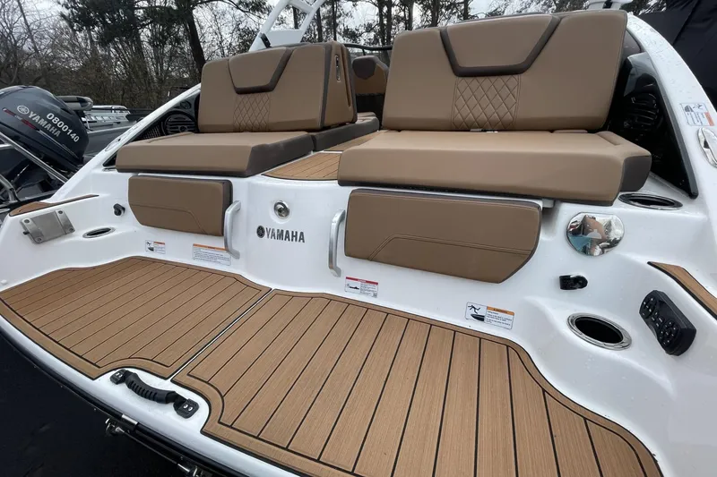 Slide: The Image of 2025 Yamaha Boats 252SD with tan seating and teak-style deck, showcasing luxury design. - 11