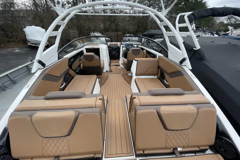 Slide: The Image of 2025 Yamaha Boats 252SD interior with tan seating and sleek design. - 13