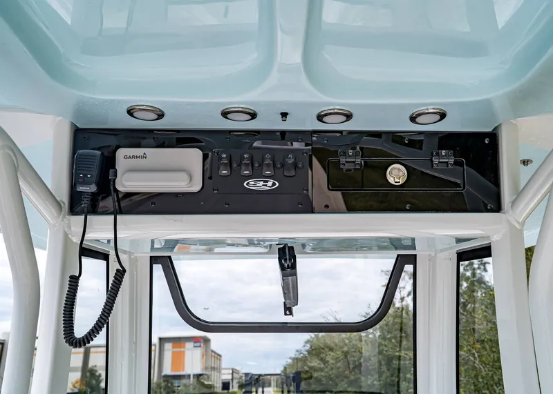 Slide: The Image of Sea Hunt Ultra 235 SE 2026 - 17