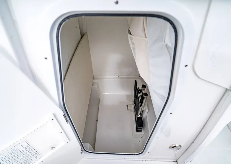 Slide: The Image of Sea Hunt Ultra 235 SE 2026 - 24