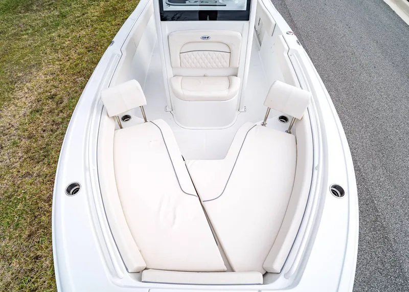 Slide: The Image of Sea Hunt Ultra 235 SE 2026 - 25