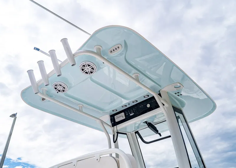 Slide: The Image of Sea Hunt Ultra 235 SE 2026 - 6