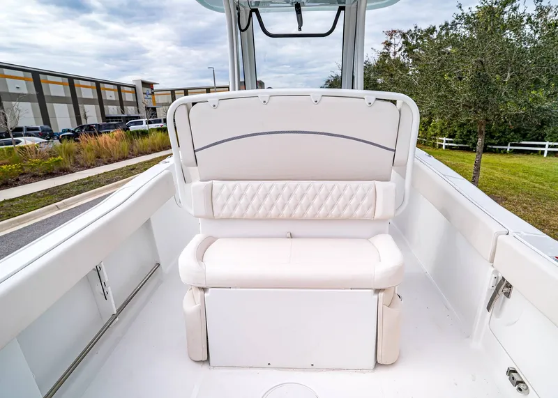 Slide: The Image of Sea Hunt Ultra 235 SE 2026 - 11