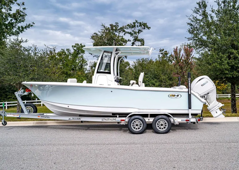 Slide: The Image of Sea Hunt Ultra 235 SE 2026 - 2