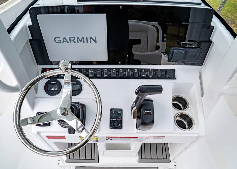 Slide: The Image of Sea Hunt Ultra 235 SE 2026 - 23