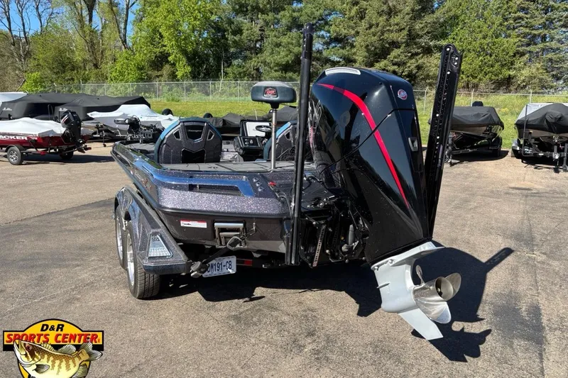 Slide: The Image of 2025 Ranger Z520R boat with powerful outboard motor, parked outdoors at D&R Sports Center. - 3