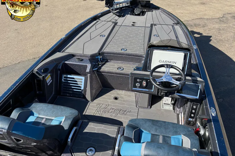 Slide: The Image of 2025 Ranger Z520R boat interior with Garmin navigation system and stylish seating. - 4