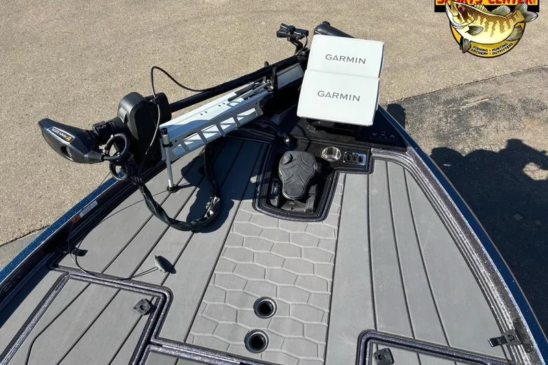 Slide: The Image of 2025 Ranger Z520R boat deck with Garmin electronics and trolling motor. - 8