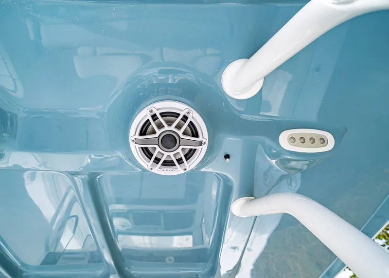 Slide: The Image of Sea Hunt Ultra 285 SE 2026 - 17