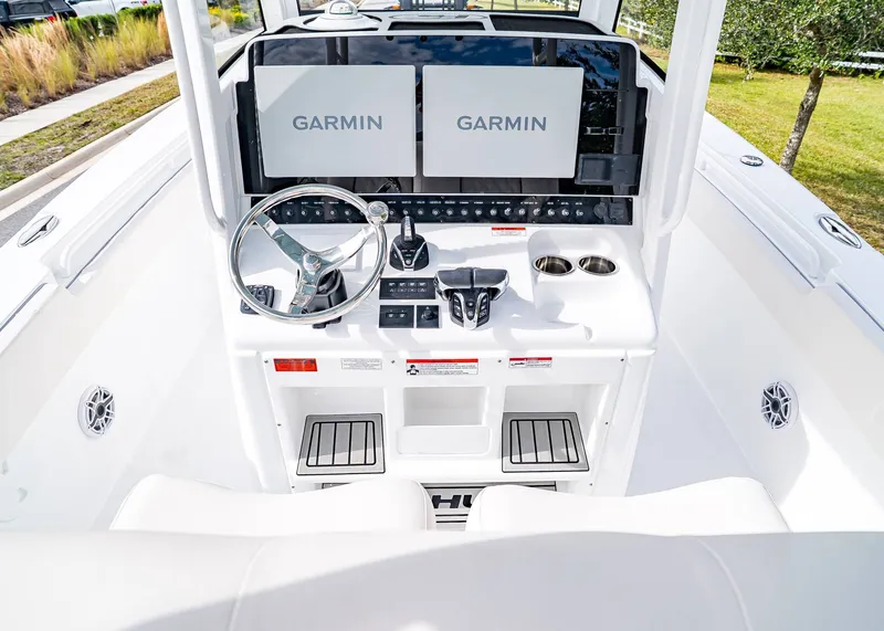 Slide: The Image of Sea Hunt Ultra 285 SE 2026 - 18