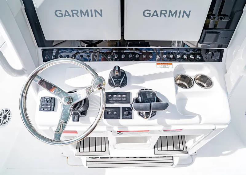 Slide: The Image of Sea Hunt Ultra 285 SE 2026 - 20