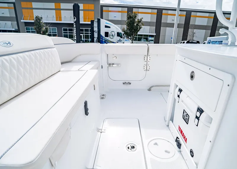 Slide: The Image of Sea Hunt Ultra 285 SE 2026 - 6