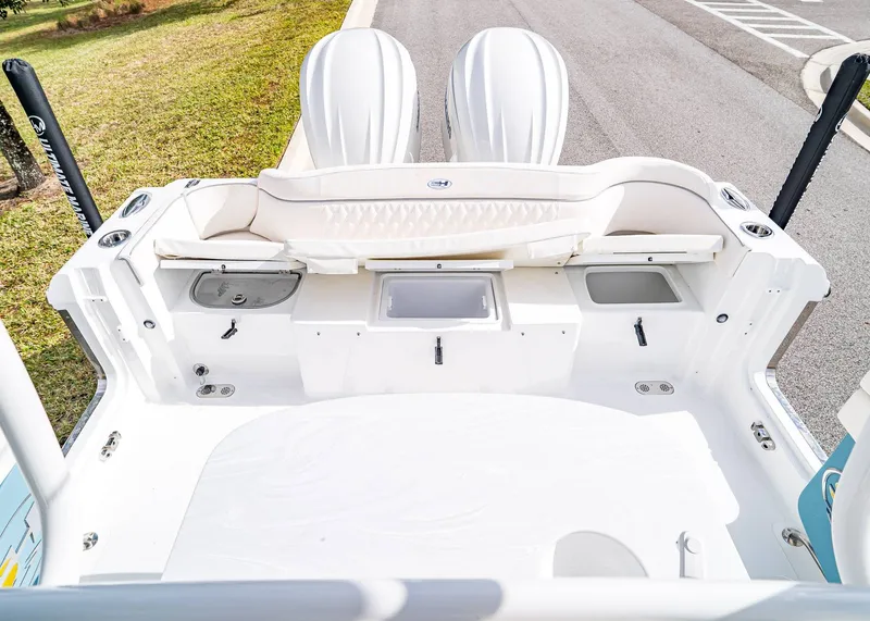 Slide: The Image of Sea Hunt Ultra 285 SE 2026 - 10