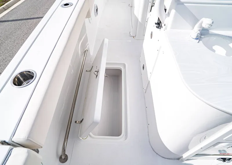 Slide: The Image of Sea Hunt Ultra 285 SE 2026 - 13