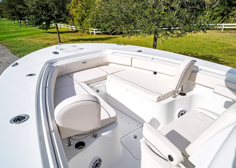 Slide: The Image of Sea Hunt Ultra 285 SE 2026 - 26