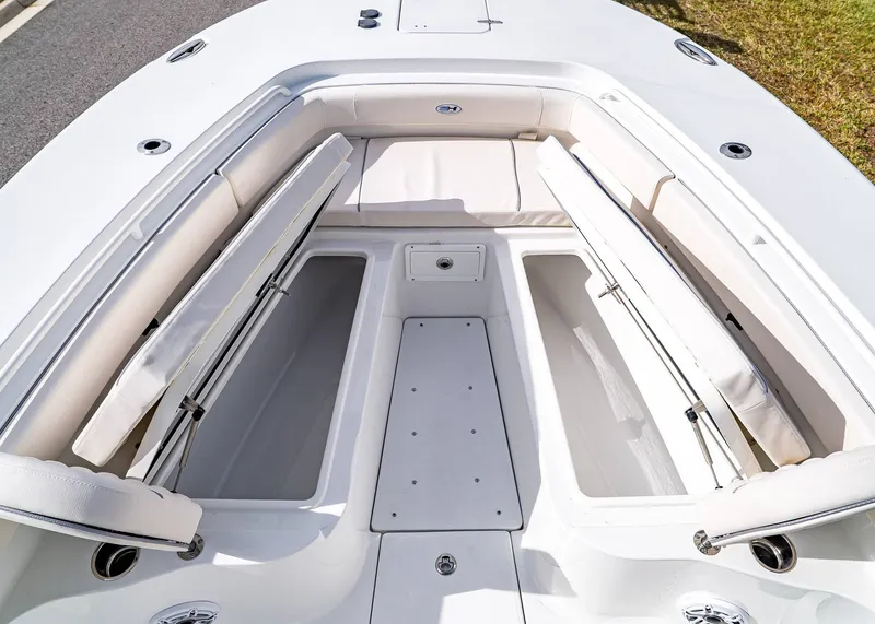 Slide: The Image of Sea Hunt Ultra 285 SE 2026 - 28