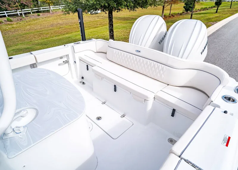 Slide: The Image of Sea Hunt Ultra 285 SE 2026 - 5