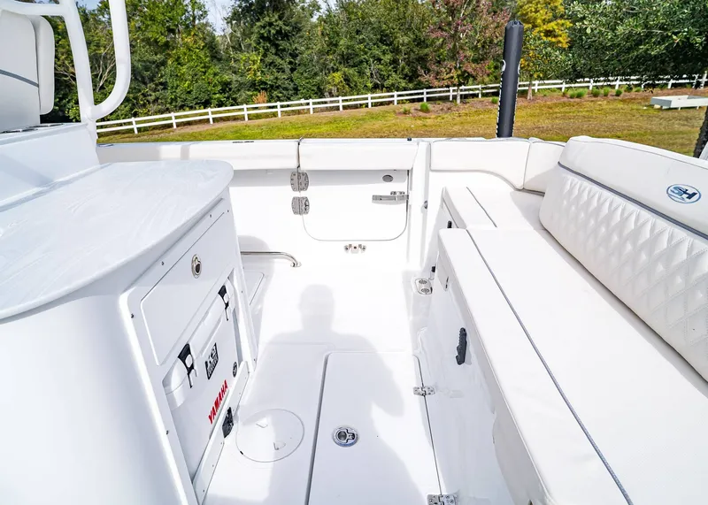 Slide: The Image of Sea Hunt Ultra 285 SE 2026 - 7