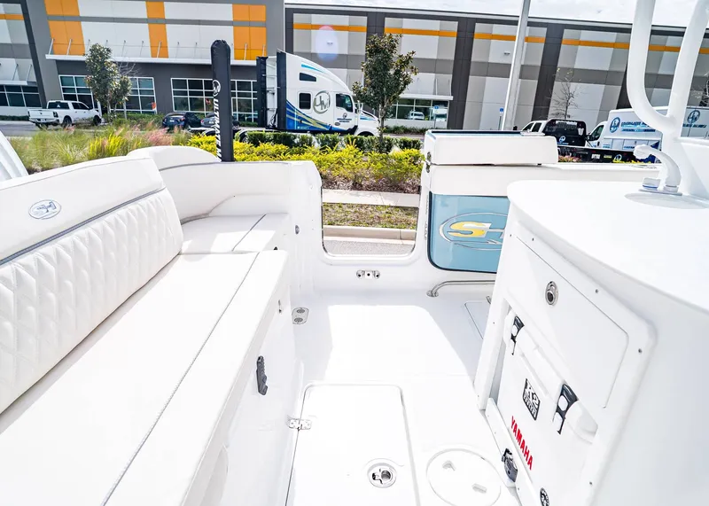 Slide: The Image of Sea Hunt Ultra 285 SE 2026 - 8