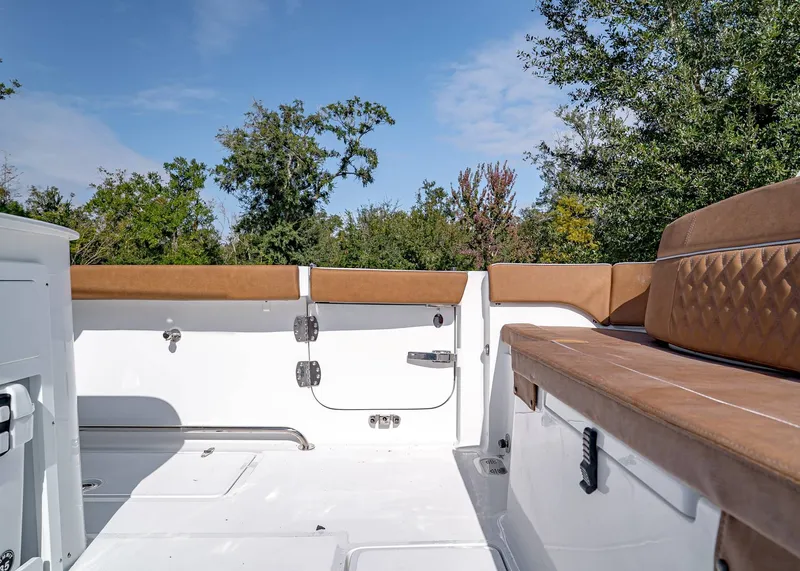 Slide: The Image of Sea Hunt Ultra 305 Coffin Box 2026 - 10