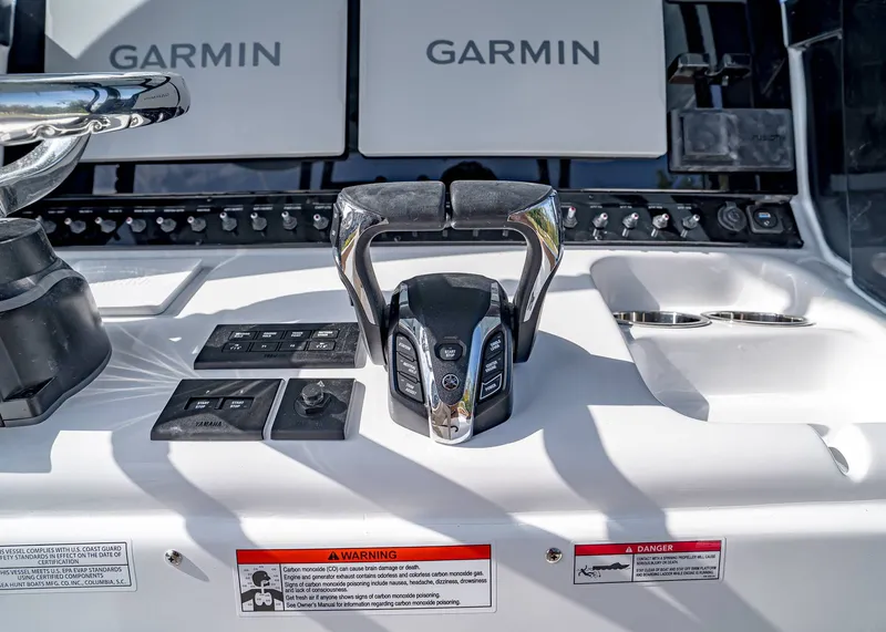 Slide: The Image of Sea Hunt Ultra 305 Coffin Box 2026 - 19