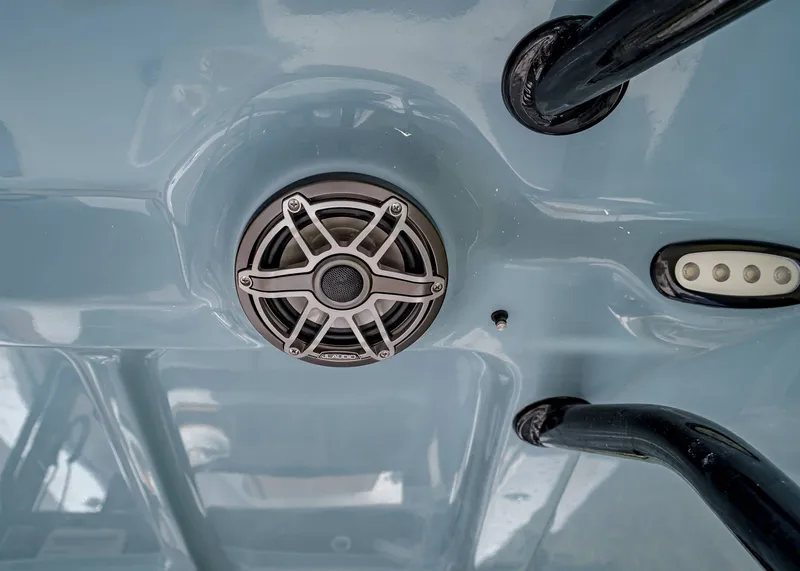 Slide: The Image of Sea Hunt Ultra 305 Coffin Box 2026 - 14