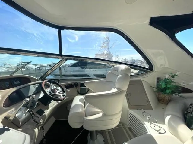 Slide: The Image of Interior of a 2001 Sea Ray Sundancer 540 yacht. - 37