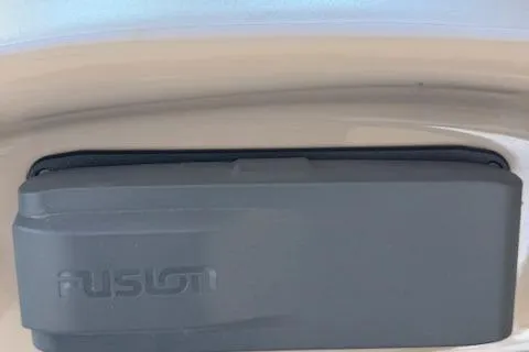 Slide: The Image of Fusion audio system on 2001 Sea Ray Sundancer 540 yacht. - 52