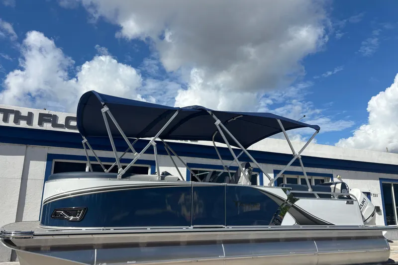 The Image of 2026 Tahoe Pontoons 23 LTZ Quad Lounge switch under blue sky. - 1
