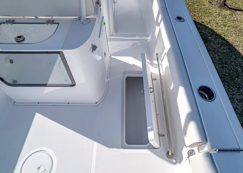 Slide: The Image of Sea Hunt Gamefish 27 Coffin Box 2026 - 15