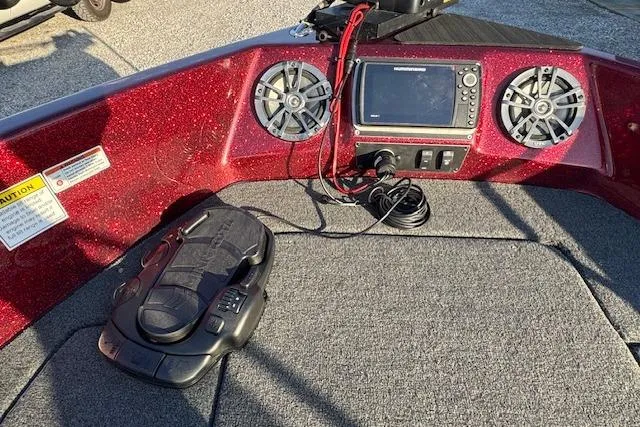 Slide: The Image of 2023 Skeeter Solera 189 boat dashboard with speakers and navigation system. - 21