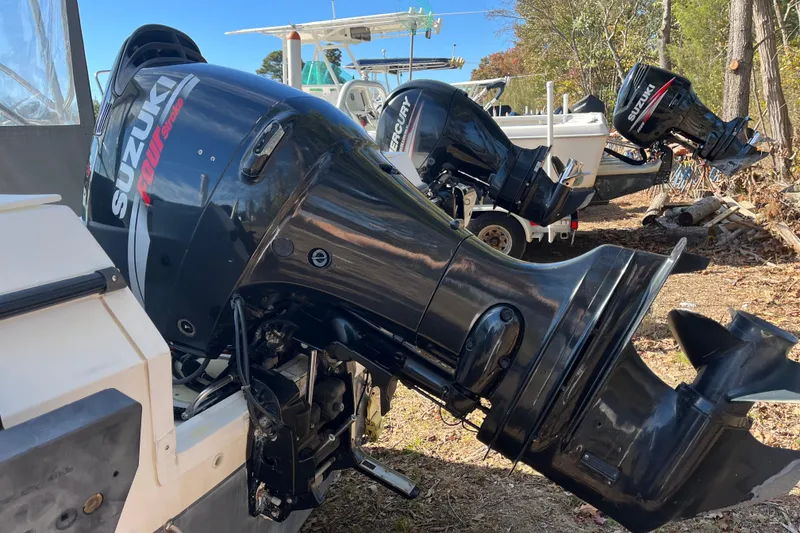 Slide: The Image of Outboard motors on a 1992 Bayliner Trophy boat, featuring Suzuki four-stroke engines. - 1