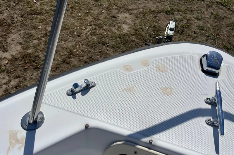 Slide: The Image of Bow of 1992 Bayliner Trophy 2000 boat with cleats and textured surface. - 15