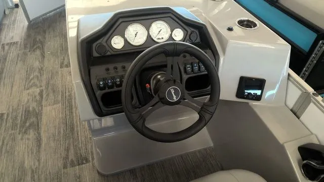 Slide: The Image of Bentley Pontoons Legacy Navigator 223 (SPORT3) 2026 - 3