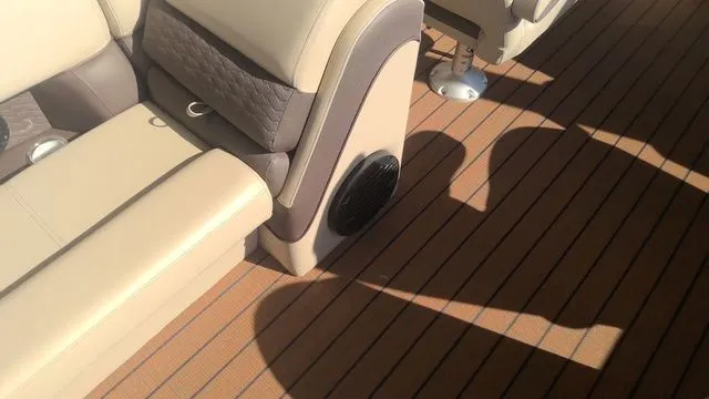 Slide: The Image of Bentley Pontoons Elite Admiral 223 (XLP3) 2026 - 5