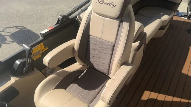 Slide: The Image of Bentley Pontoons Elite Admiral 223 (XLP3) 2026 - 6