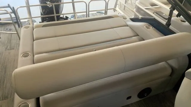 Slide: The Image of Bentley Pontoons Legacy Swingback 223 (SPORT3) 2026 - 3